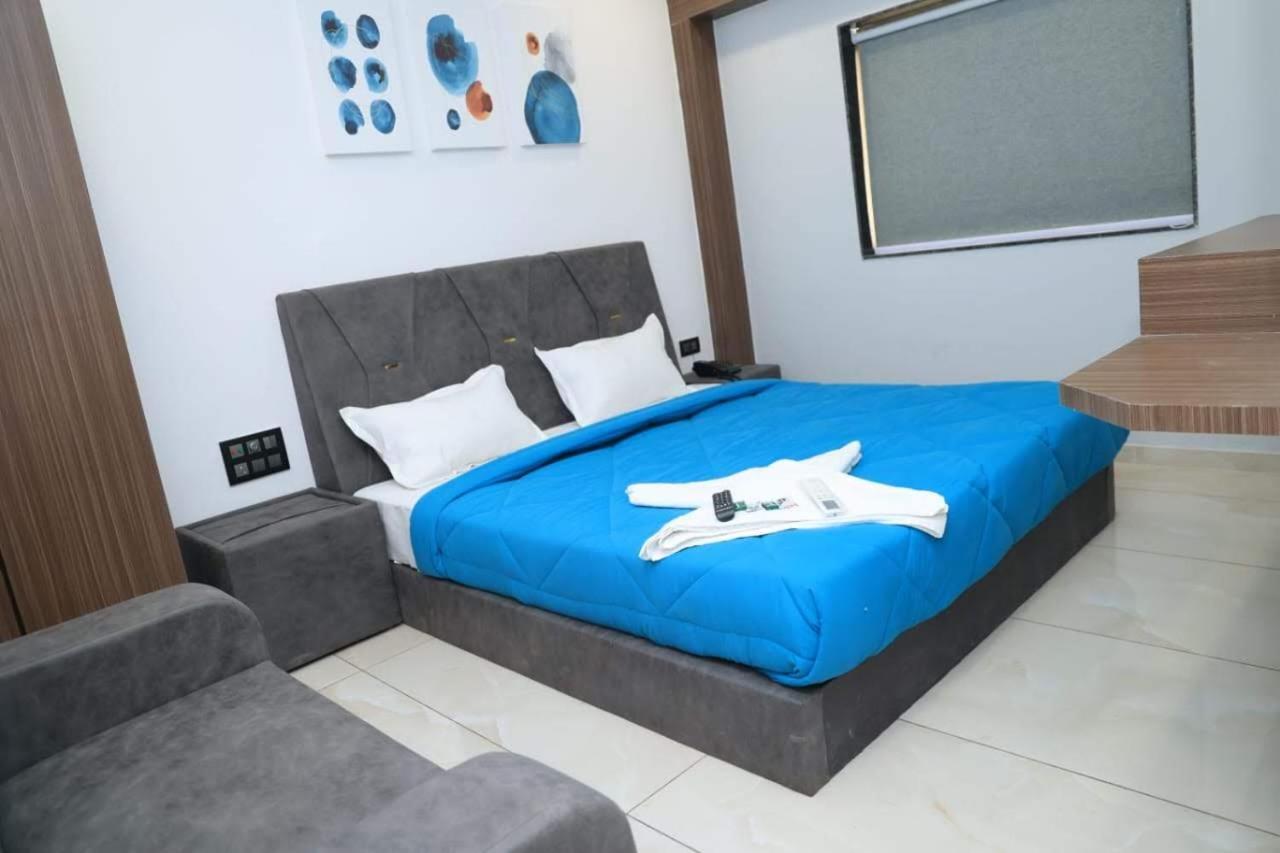 Hotel Fortune Surate Chambre photo